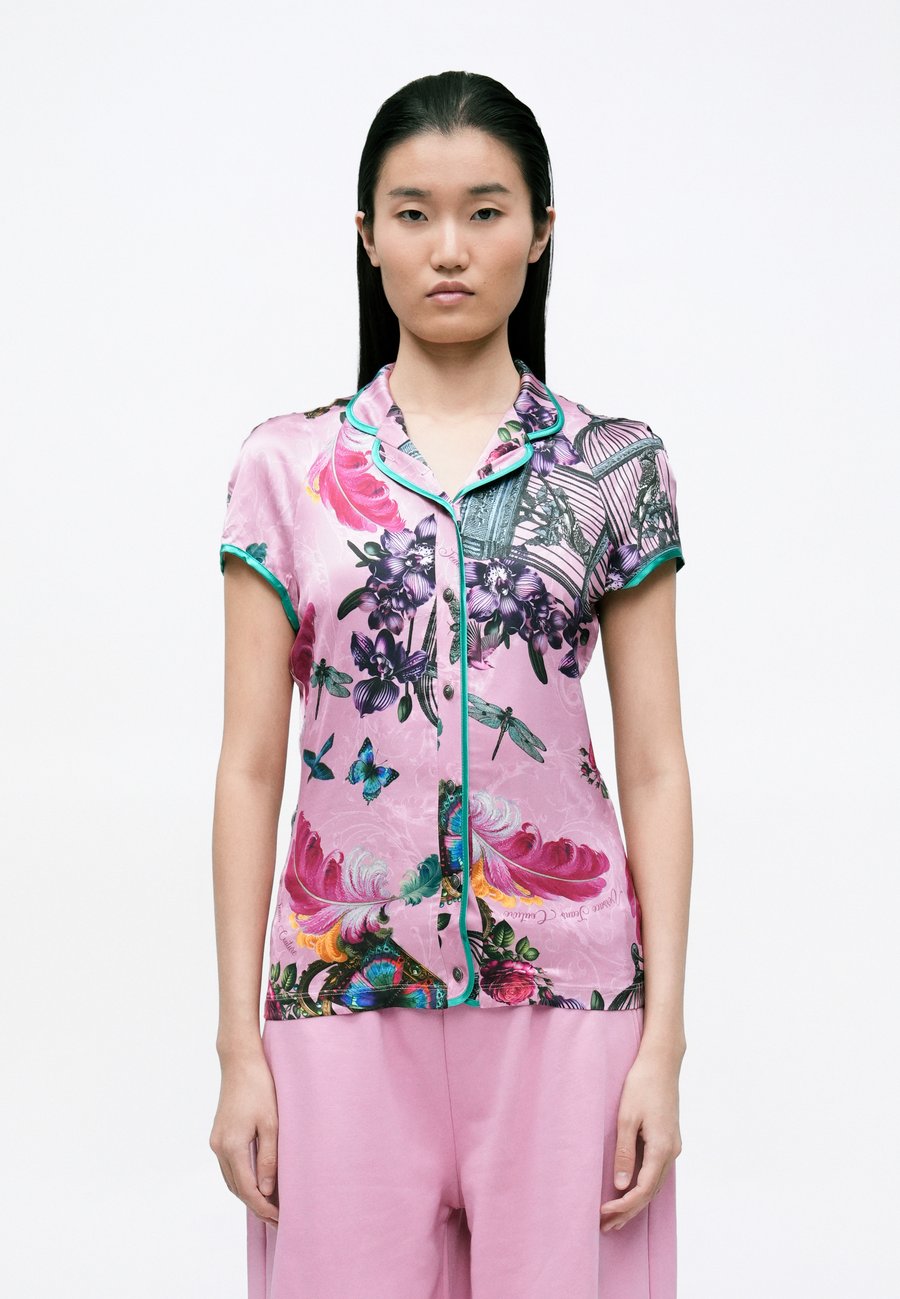 Блуза Versace Jeans Couture Button-down blouse, Rosa /Purple
Блуза Versace Jeans Couture Button-down blouse, Rosa /Purple