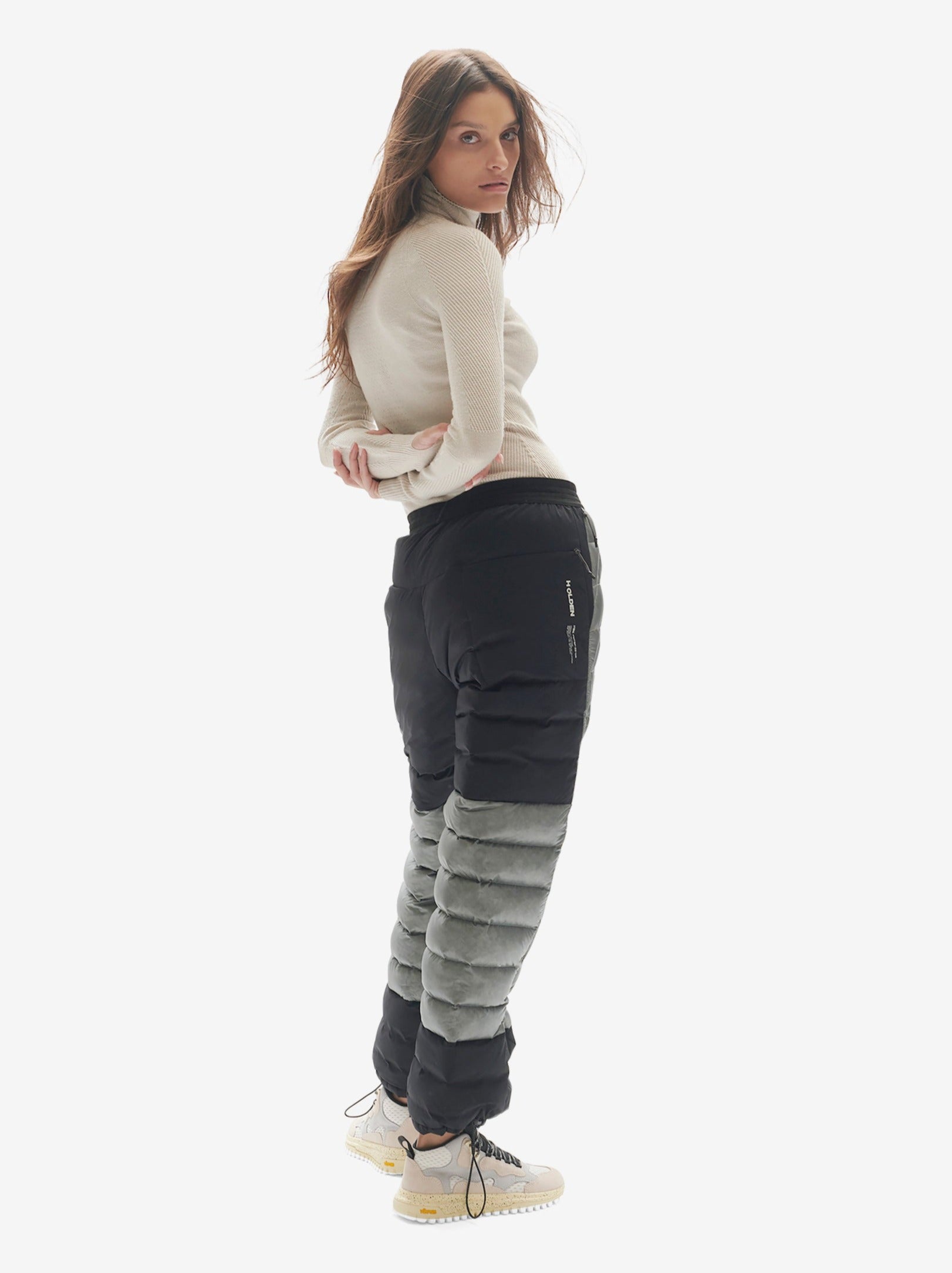 Спортивные брюки W Hybrid Down - сланцево-серый Holden
Спортивные брюки W Hybrid Down - сланцево-серый Holden