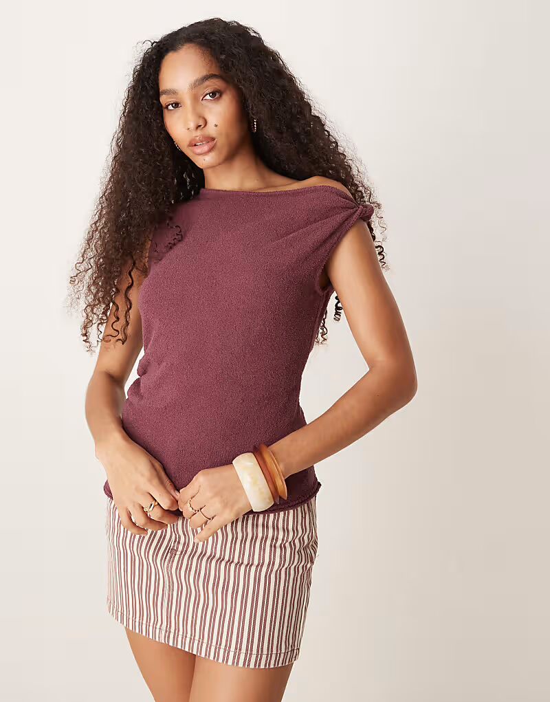 ASOS DESIGN трикотажный драпированный асимметричный топ на одно плечо бордового цвета
ASOS DESIGN трикотажный драпированный асимметричный топ на одно плечо бордового цвета
