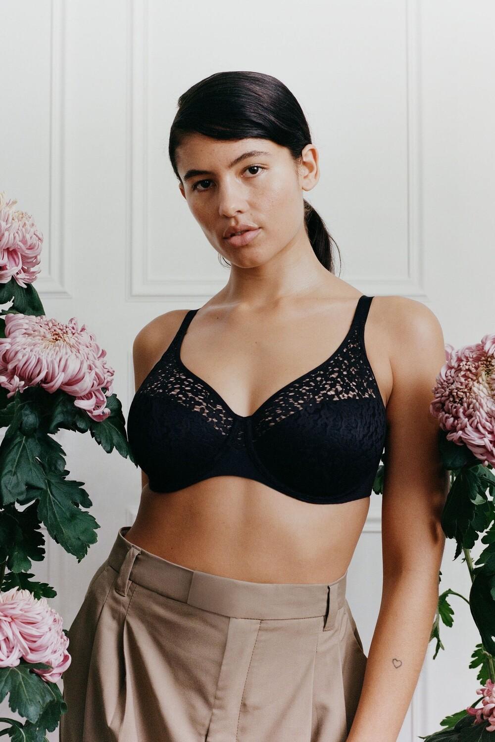 Контурный бюстгальтер Norah Soft Feel на косточках Chantelle, черный
Контурный бюстгальтер Norah Soft Feel на косточках Chantelle, черный