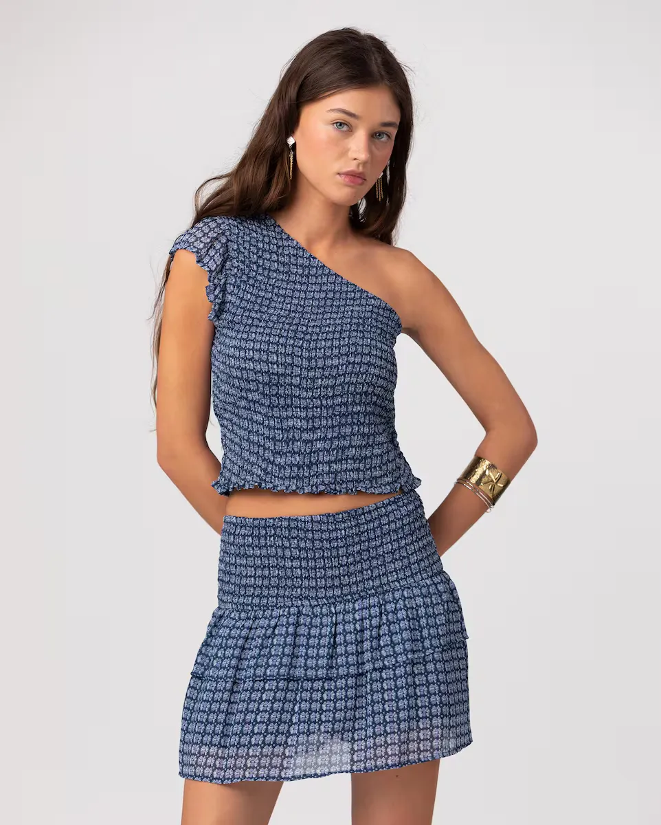 Женский асимметричный топ без рукавов с небольшим рюшем на пройме Noon, синий
Женский асимметричный топ без рукавов с небольшим рюшем на пройме Noon, синий