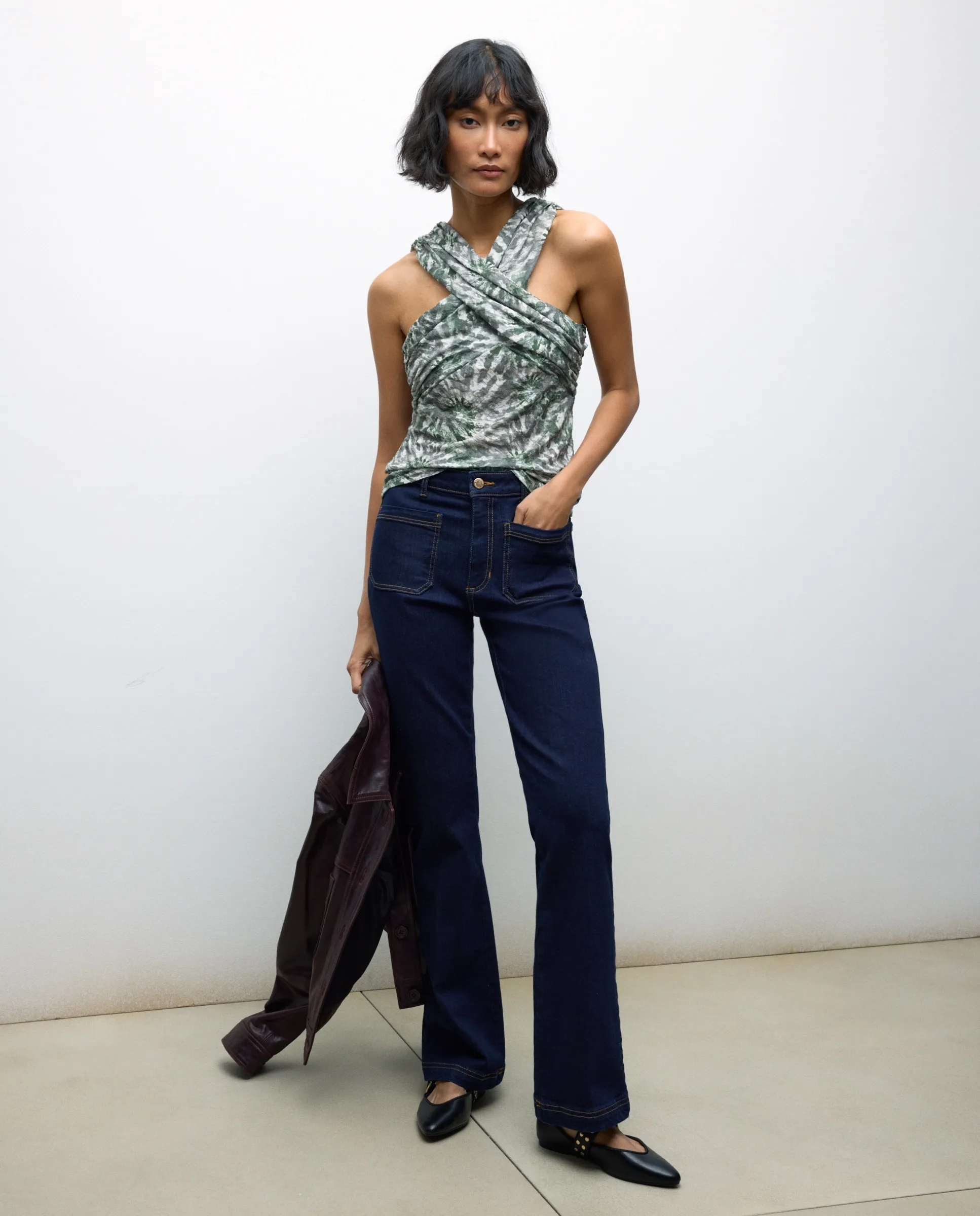 Женские джинсы клеш с кокеткой средней посадки Tintoretto, индиго
Женские джинсы клеш с кокеткой средней посадки Tintoretto, индиго