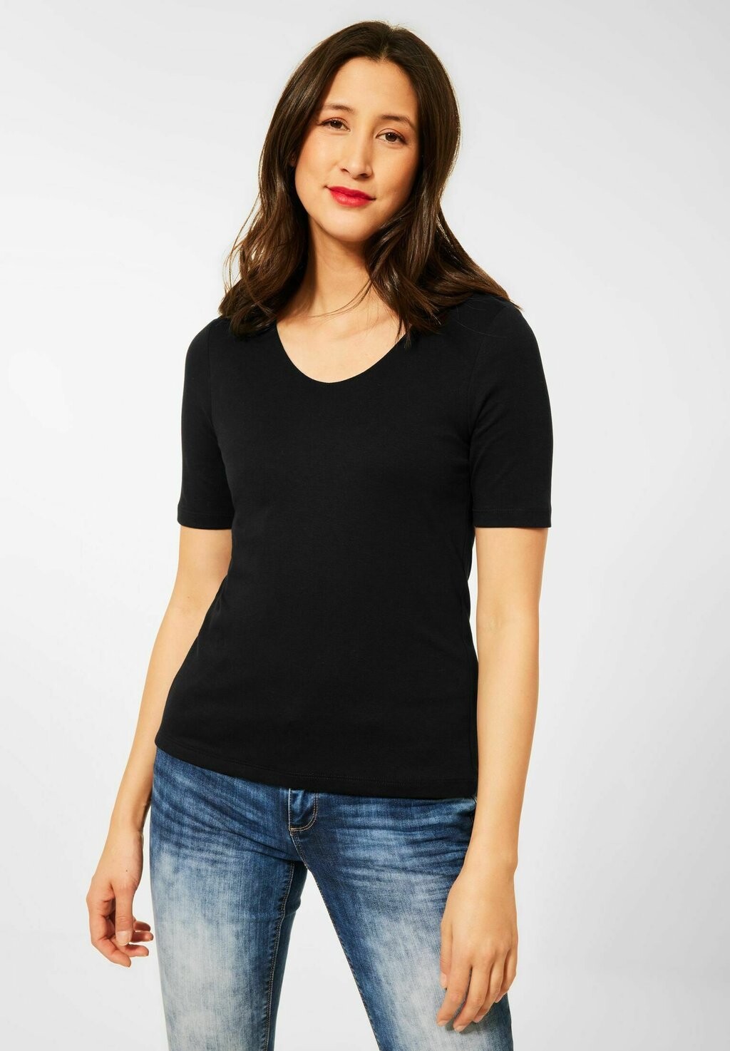 Футболка базовая MIT V-AUSSCHNITT Street One, цвет schwarz
Футболка базовая MIT V-AUSSCHNITT Street One, цвет schwarz