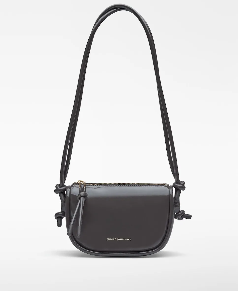 Женская сумка-бандо "Луна" маленькая из лаковой кожи Adolfo Dominguez, серый
Женская сумка-бандо "Луна" маленькая из лаковой кожи Adolfo Dominguez, серый