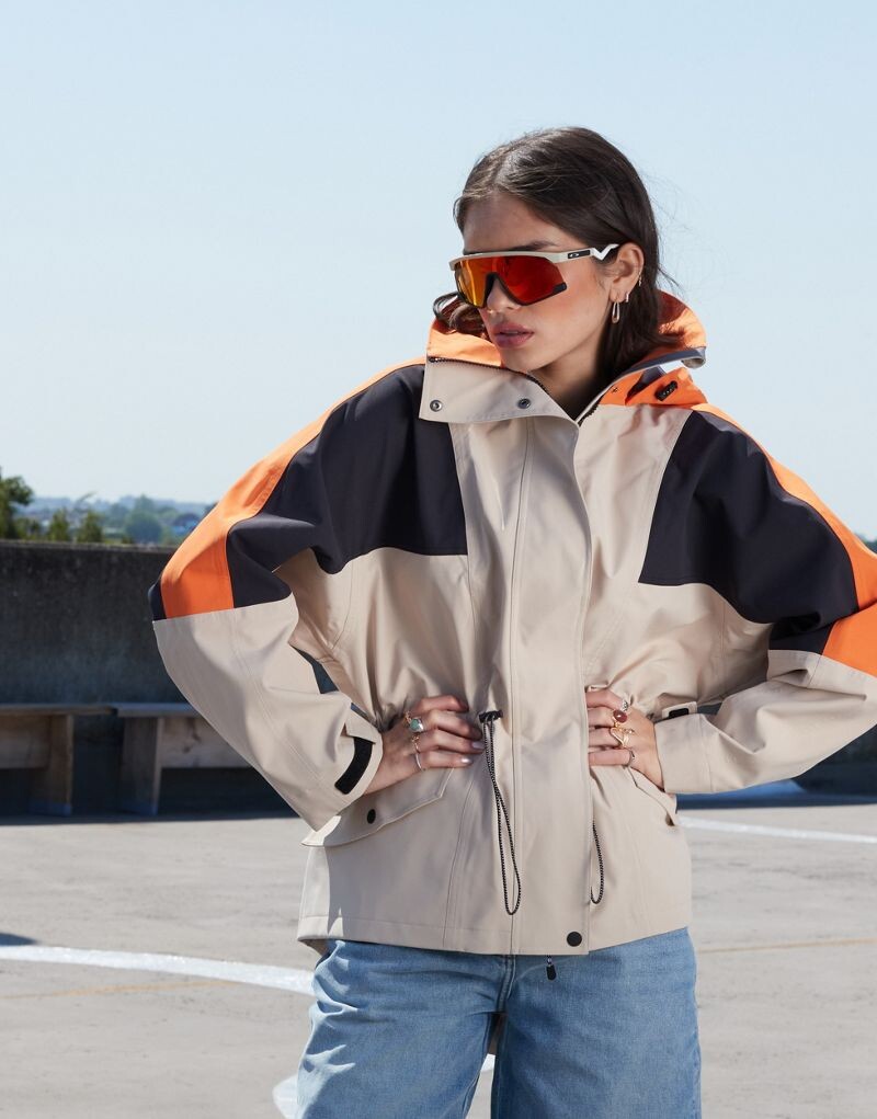 ASOS DESIGN Premium – водостойкое пальто каменно-бежевого цвета со вставками
ASOS DESIGN Premium – водостойкое пальто каменно-бежевого цвета со вставками