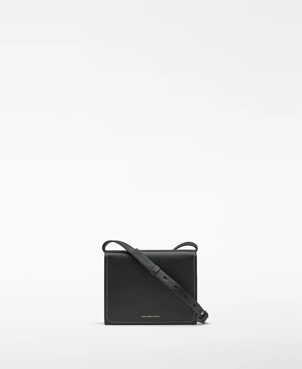 Женская квадратная кожаная сумка-бандо Adolfo Dominguez, черный 
Женская квадратная кожаная сумка-бандо Adolfo Dominguez, черный