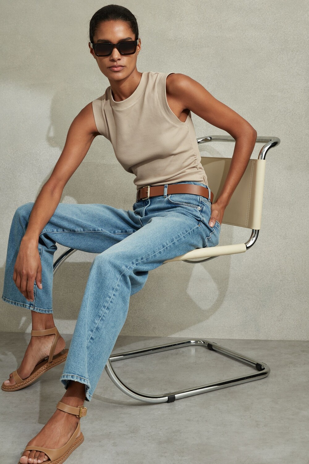 Футболка без рукавов в рубчик со сборкой на талии Reiss, коричневый
Футболка без рукавов в рубчик со сборкой на талии Reiss, коричневый