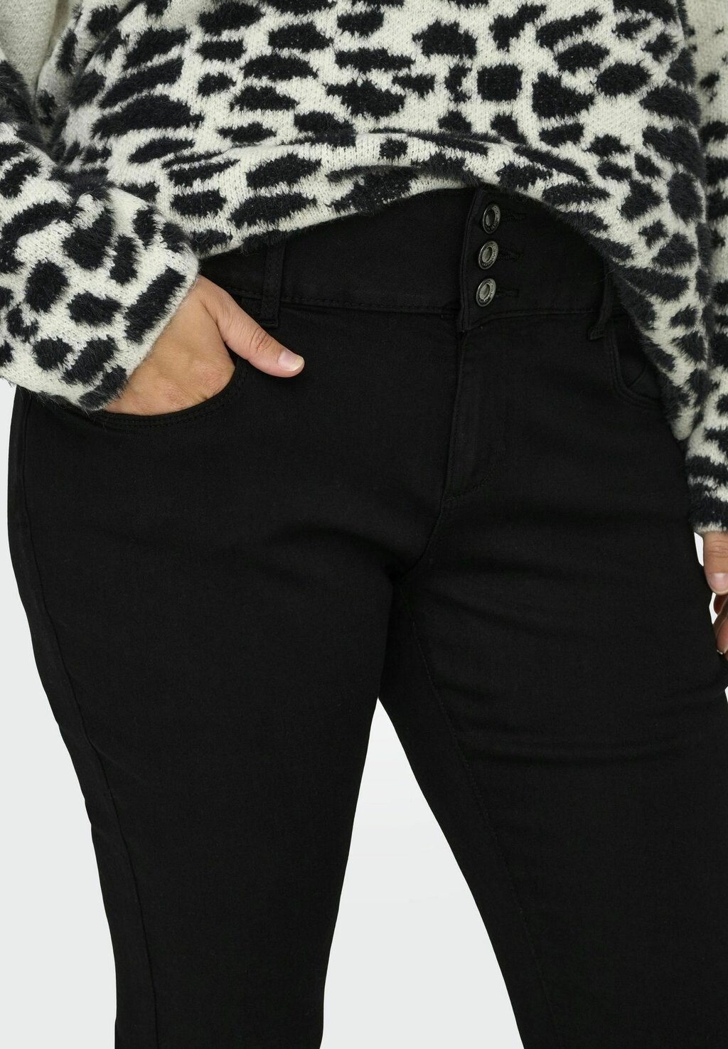 Джинсы облегающие CARANNA MITTLERE TAILLE ONLY Carmakoma, черный деним
Джинсы облегающие CARANNA MITTLERE TAILLE ONLY Carmakoma, черный деним