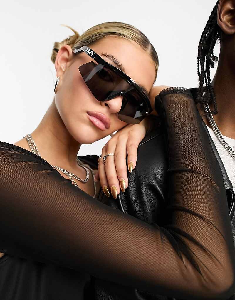 Oakley - Hydra - солнцезащитные очки с черной маской и черными линзами
Oakley - Hydra - солнцезащитные очки с черной маской и черными линзами