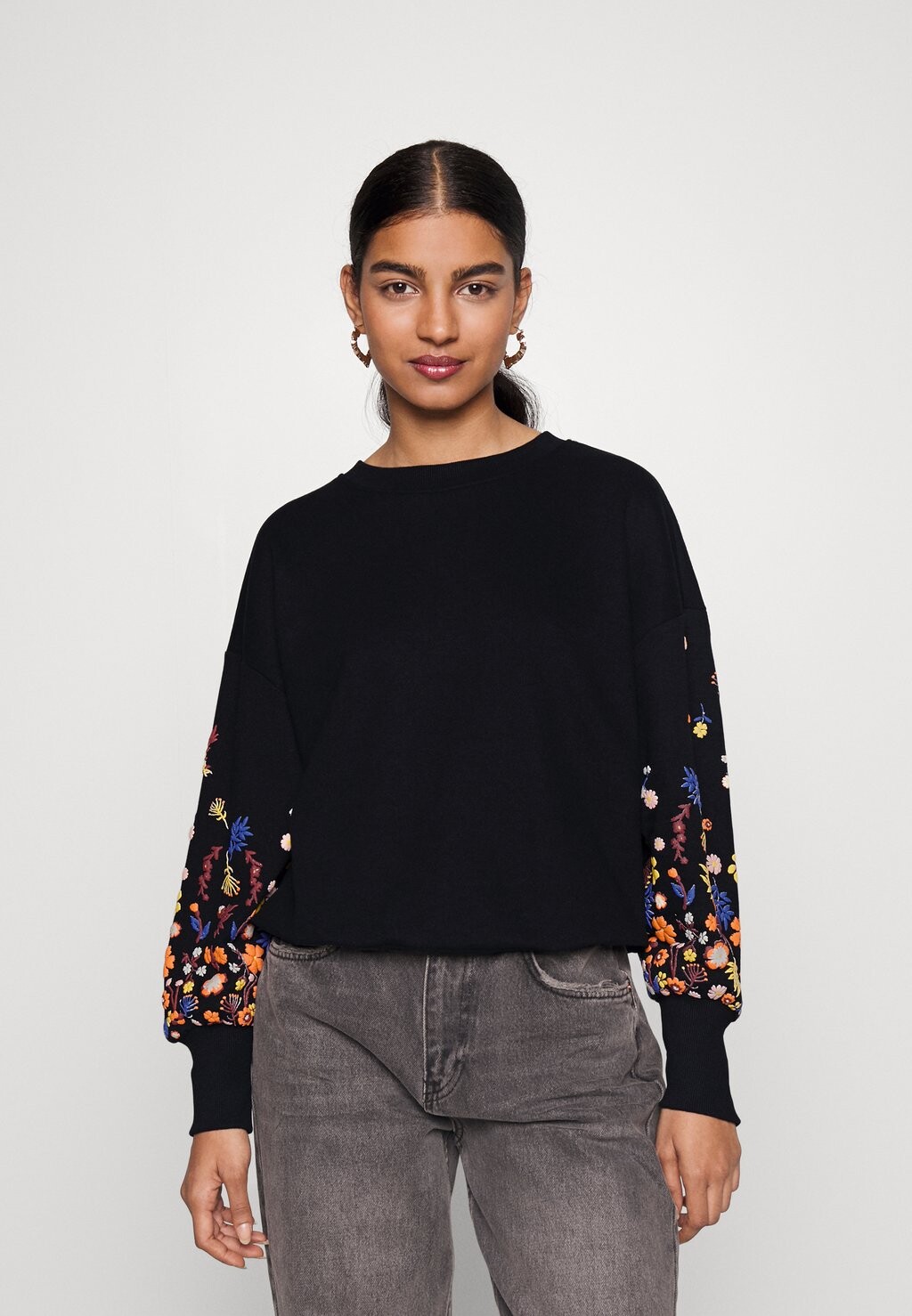 Толстовка ONLY, черный
Толстовка ONLY, черный