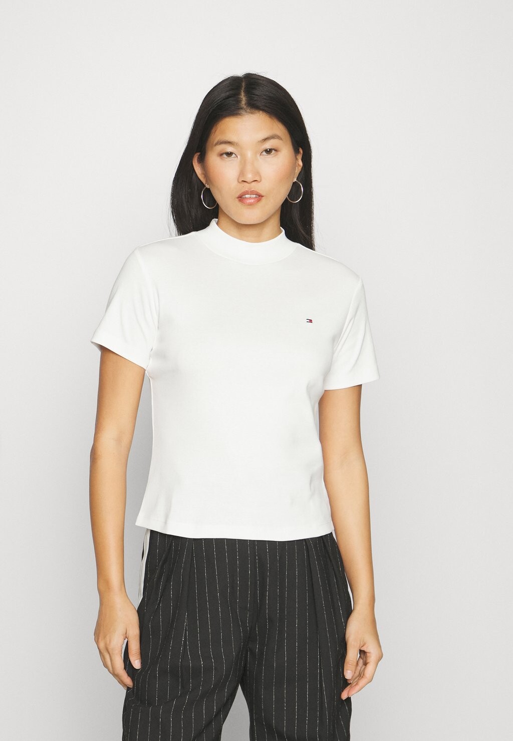 Базовая футболка NEW CODY SLIM CROP MOCK Tommy Hilfiger, цвет ecru
Базовая футболка NEW CODY SLIM CROP MOCK Tommy Hilfiger, цвет ecru