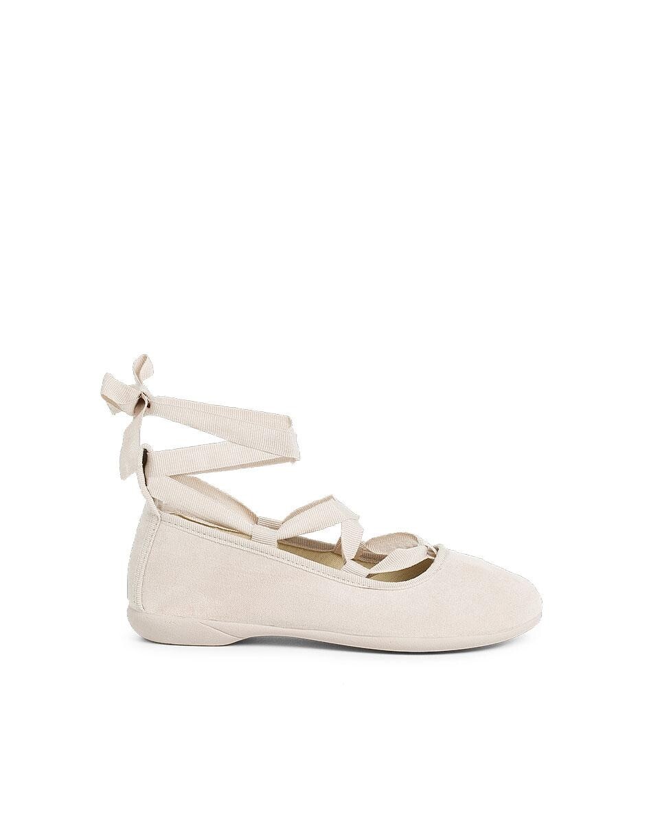 Замшевые балетки для девочки с лентами Pisamonas, бежевый
Замшевые балетки для девочки с лентами Pisamonas, бежевый