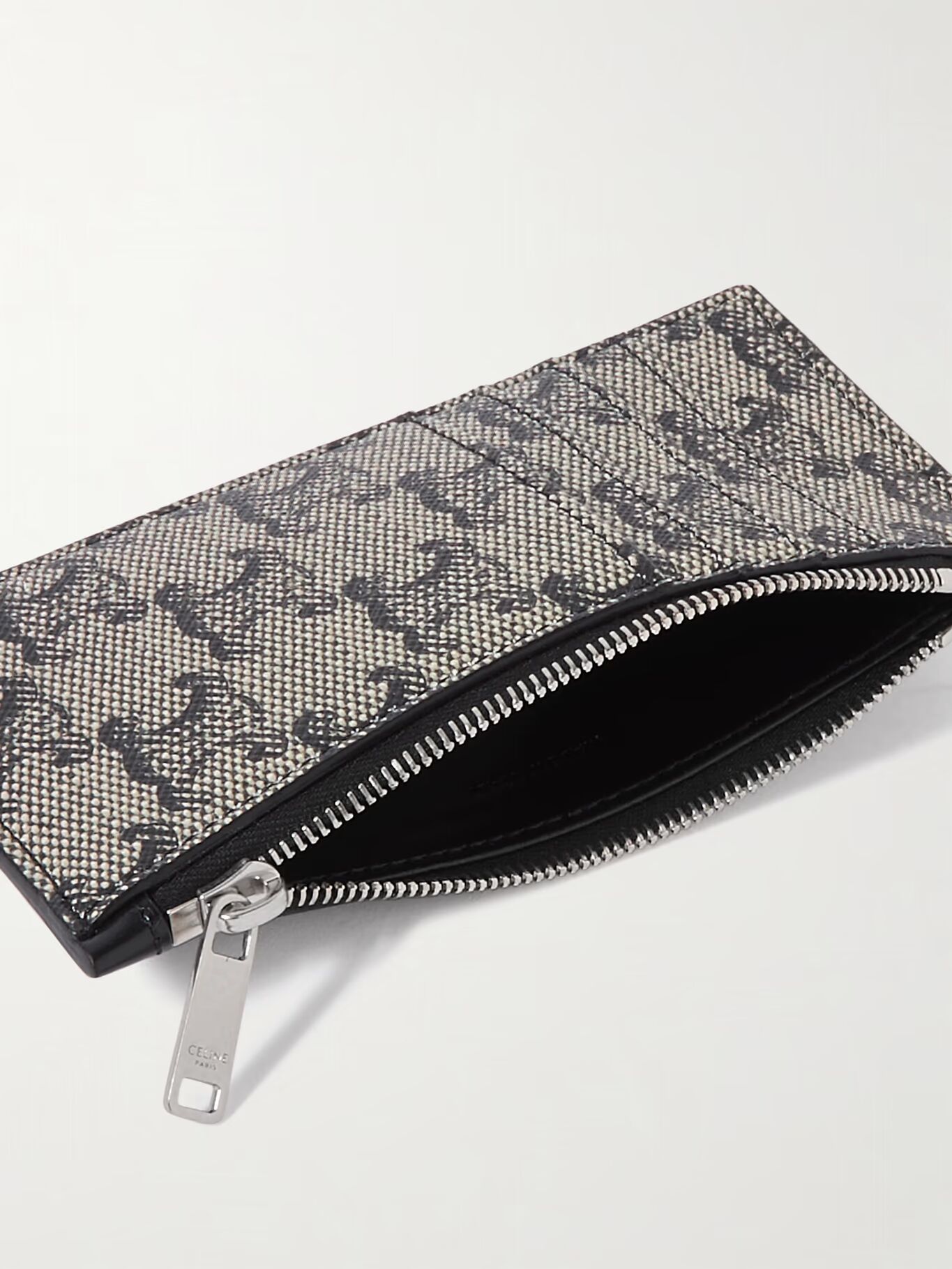 Визитница Triomphe из холста с покрытием на молнии CELINE HOMME, черный
Визитница Triomphe из холста с покрытием на молнии CELINE HOMME, черный