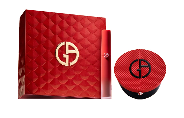 Набор косметики для женщин GIORGIO ARMANI
Набор косметики для женщин GIORGIO ARMANI