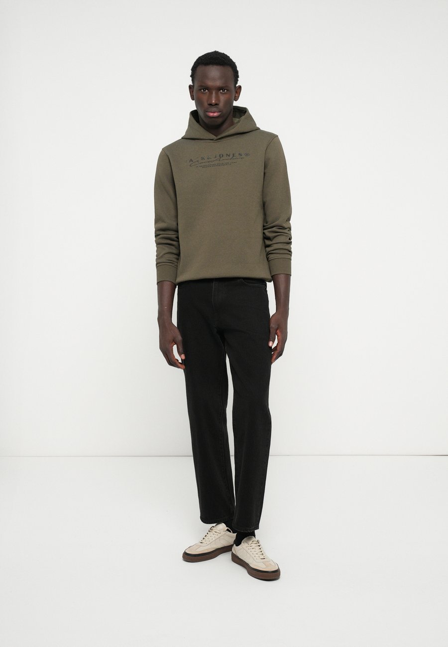 Худи Jack & Jones JCOPOINT BRANDING SWEAT HOOD PACK, Black/Grape Leaf/Black
Худи Jack & Jones JCOPOINT BRANDING SWEAT HOOD PACK, Black/Grape Leaf/Black