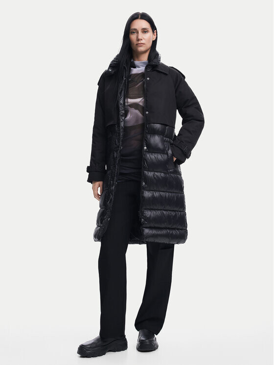 Пуховик стандартного кроя Desigual, черный
Пуховик стандартного кроя Desigual, черный