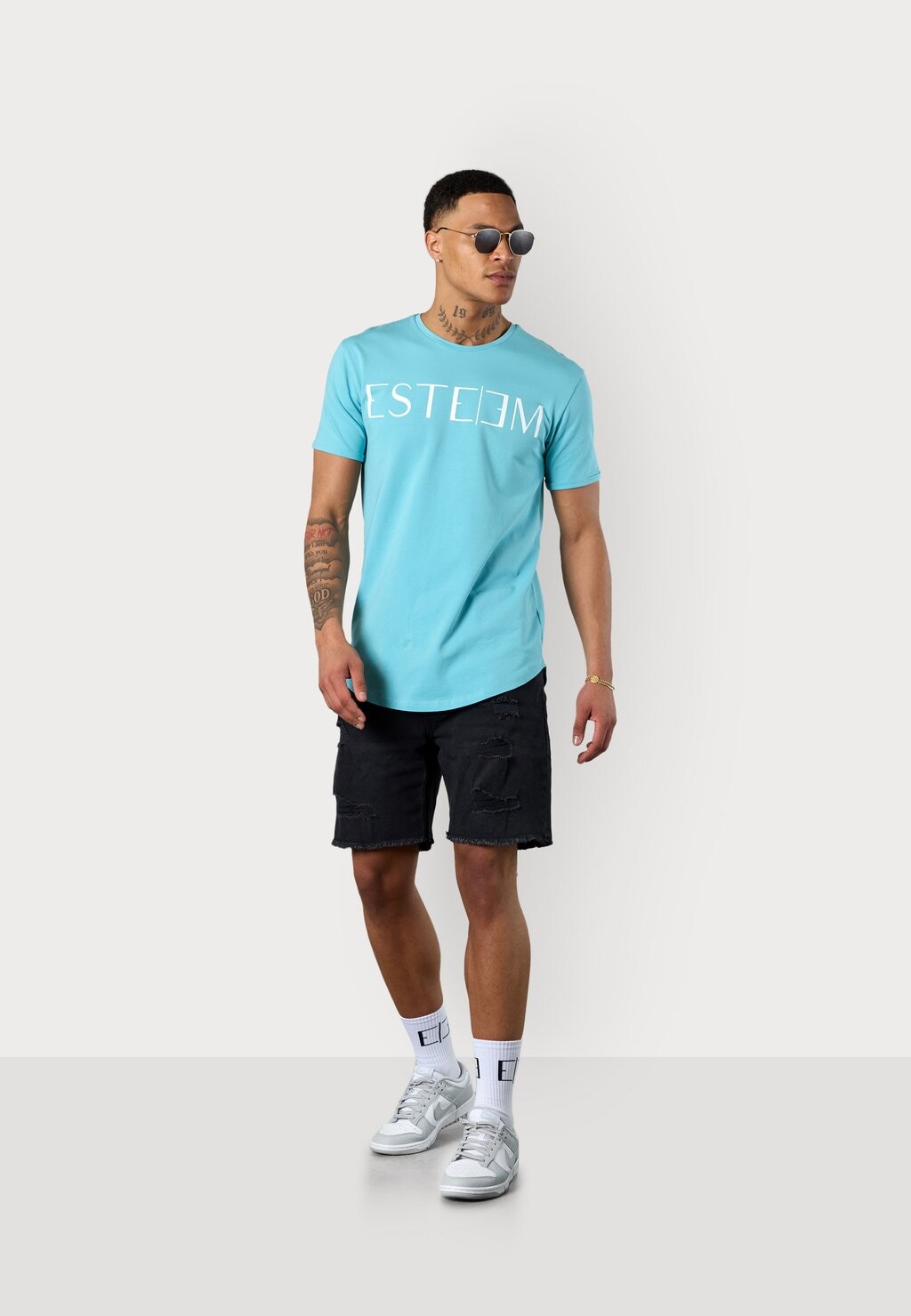 Принт на футболке Lettering ESTEEM, цвет морской волны
Принт на футболке Lettering ESTEEM, цвет морской волны