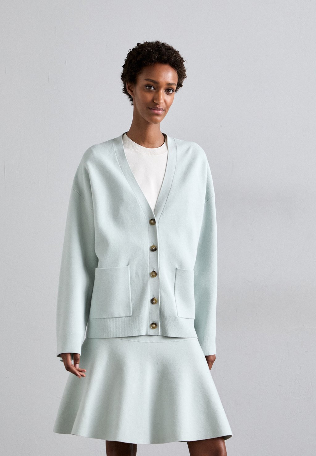 Кардиган SILVYIYA Tiger of Sweden, светло-зеленый
Кардиган SILVYIYA Tiger of Sweden, светло-зеленый