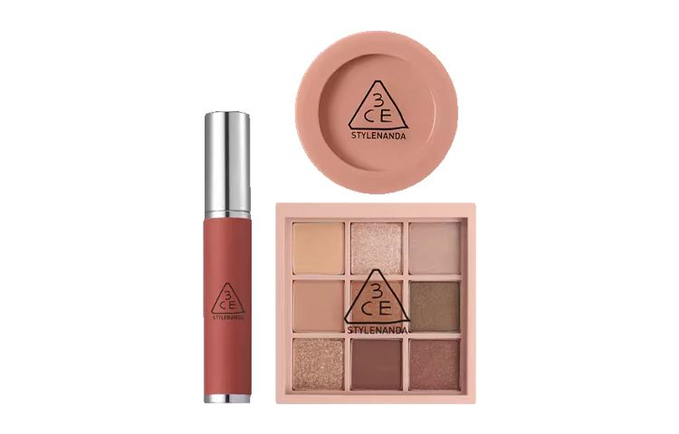 Набор косметики для женщин 3CE
Набор косметики для женщин 3CE