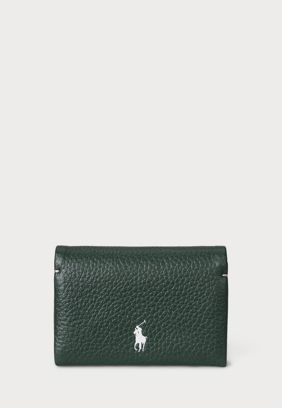 Кошелек Polo Ralph Lauren POLO PLAY LEATHER SNAP CARD CASE, Ficus/Green
Кошелек Polo Ralph Lauren POLO PLAY LEATHER SNAP CARD CASE, Ficus/Green