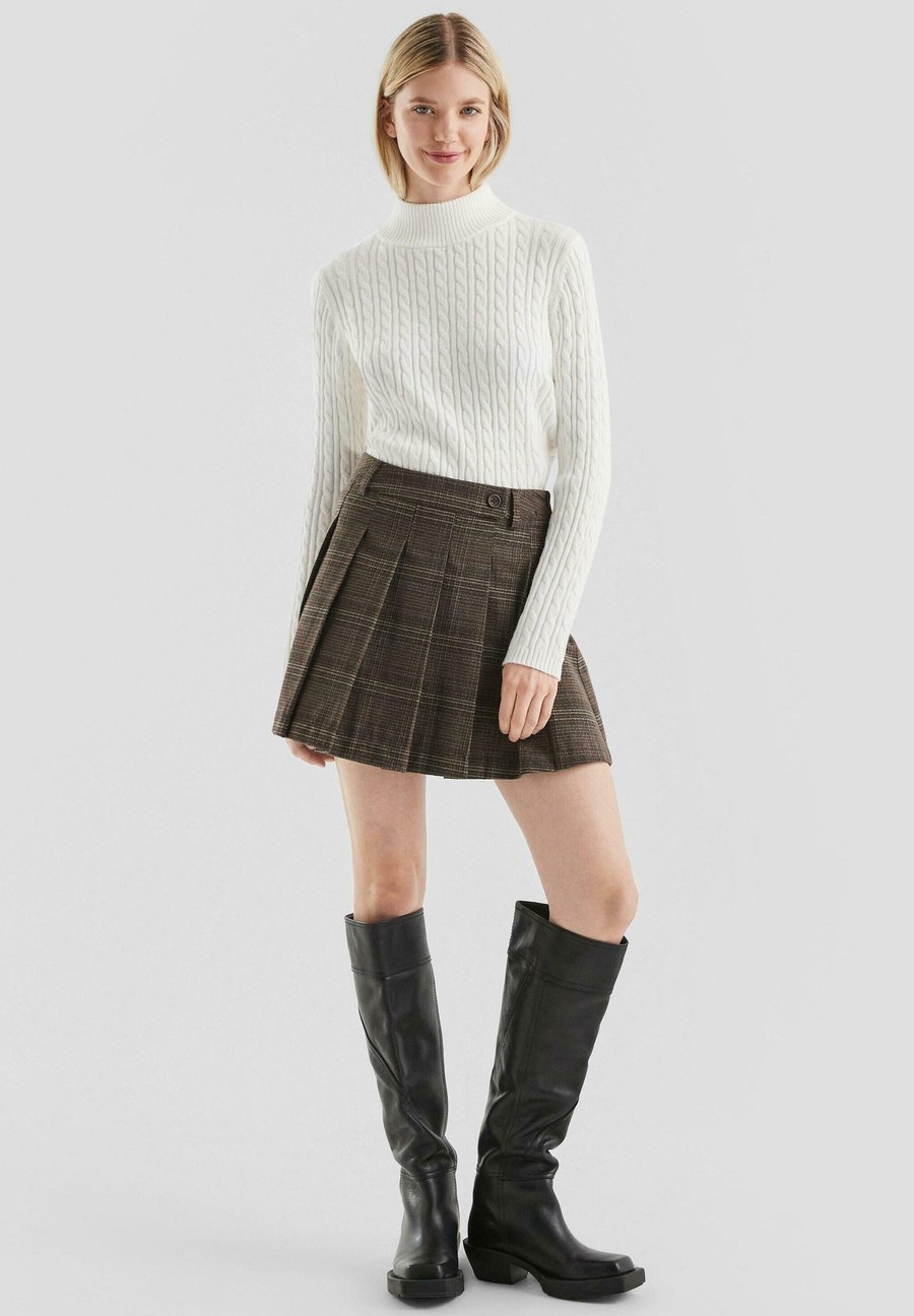 Юбка QS Mini skirt, Dunkelbraun/Brown
Юбка QS Mini skirt, Dunkelbraun/Brown