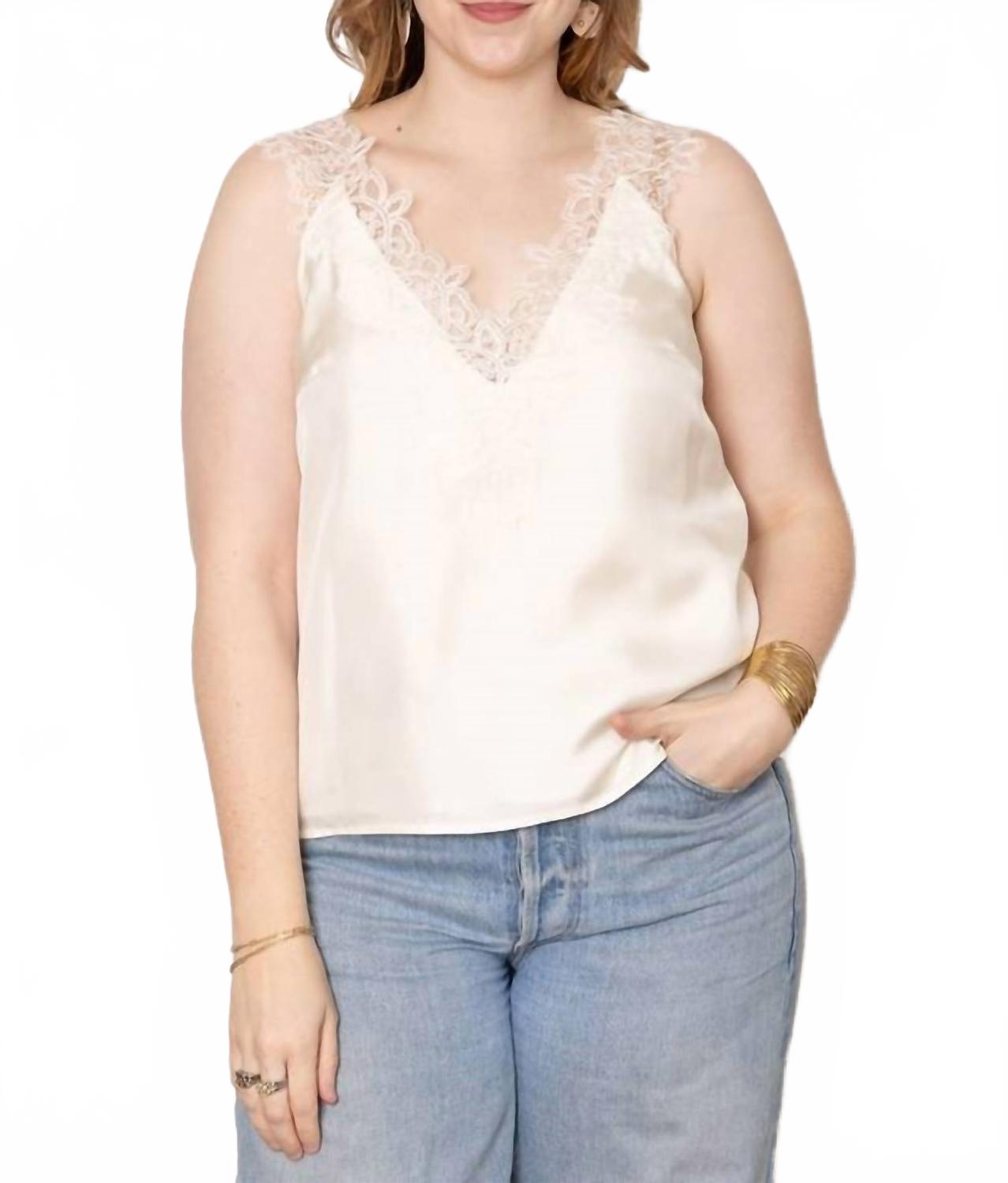 Шелковый топ с кружевом и V-образным вырезом в кремовом цвете ROHE
Шелковый топ с кружевом и V-образным вырезом в кремовом цвете ROHE
