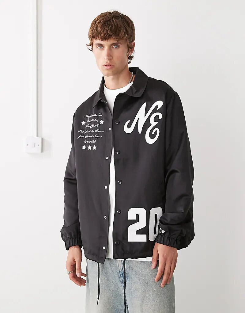 Куртка тренера New Era черного цвета с многочисленными значками и вышивкой
Куртка тренера New Era черного цвета с многочисленными значками и вышивкой