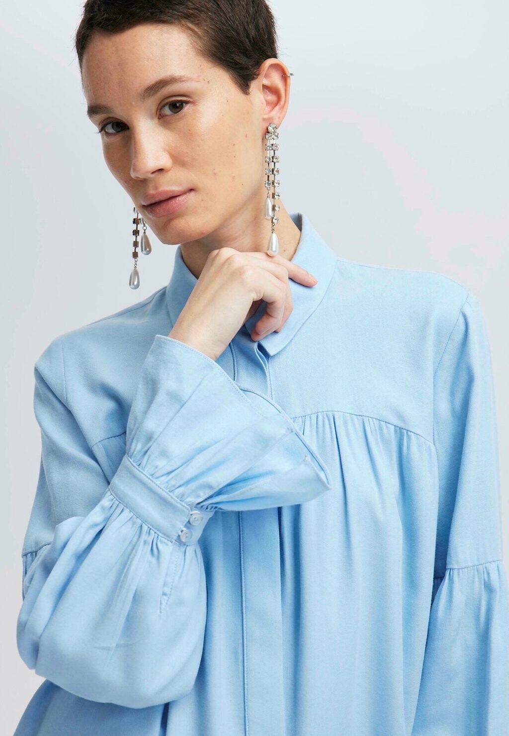 Рубашка-блузка GATHER DETAILED Touché Privé, светло-голубой
Рубашка-блузка GATHER DETAILED Touché Privé, светло-голубой