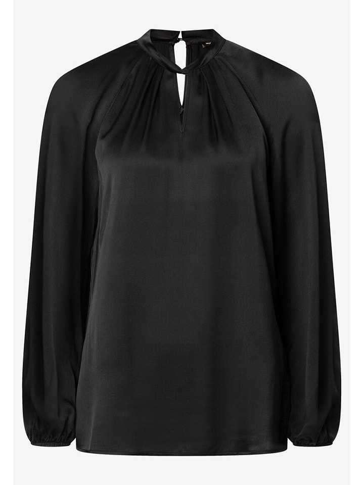 Черная блузка More & More
Черная блузка More & More