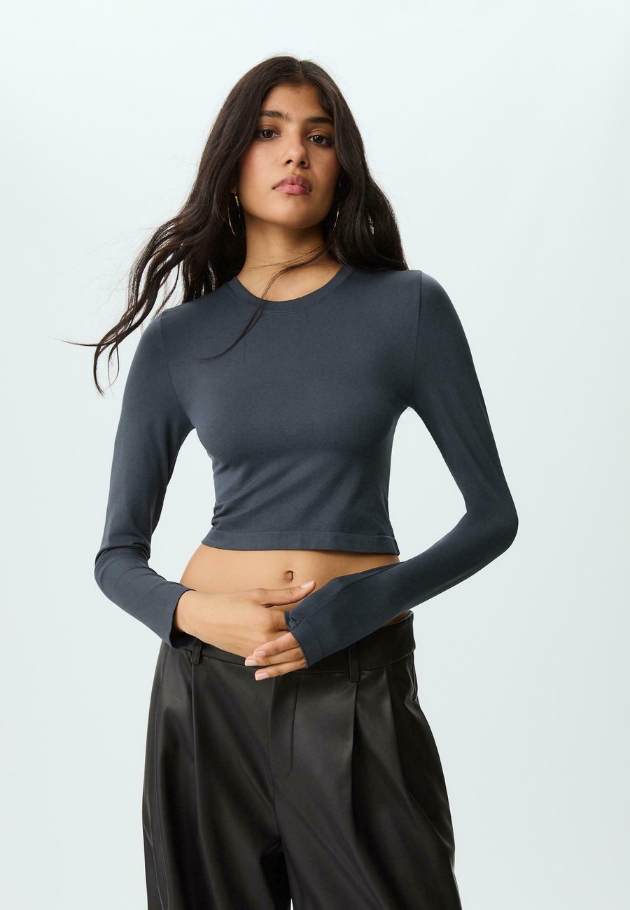 Топ Stradivarius CROPPED, Dark Grey
Топ Stradivarius CROPPED, Dark Grey