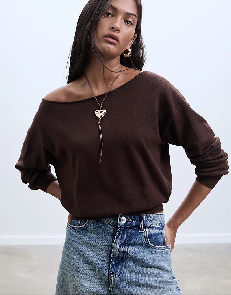 Коричневый свитер Stradivarius с вырезом-лодочкой
Коричневый свитер Stradivarius с вырезом-лодочкой