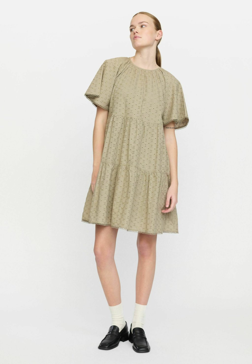 Повседневное платье SRDANIELA Soft Rebels, бежевый
Повседневное платье SRDANIELA Soft Rebels, бежевый