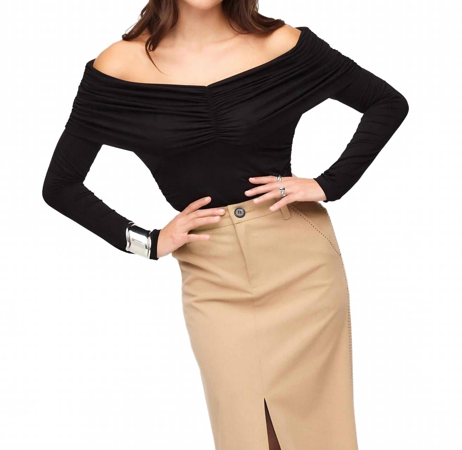 Белла топ с открытыми плечами в черном цвете Fifteen Twenty
Белла топ с открытыми плечами в черном цвете Fifteen Twenty