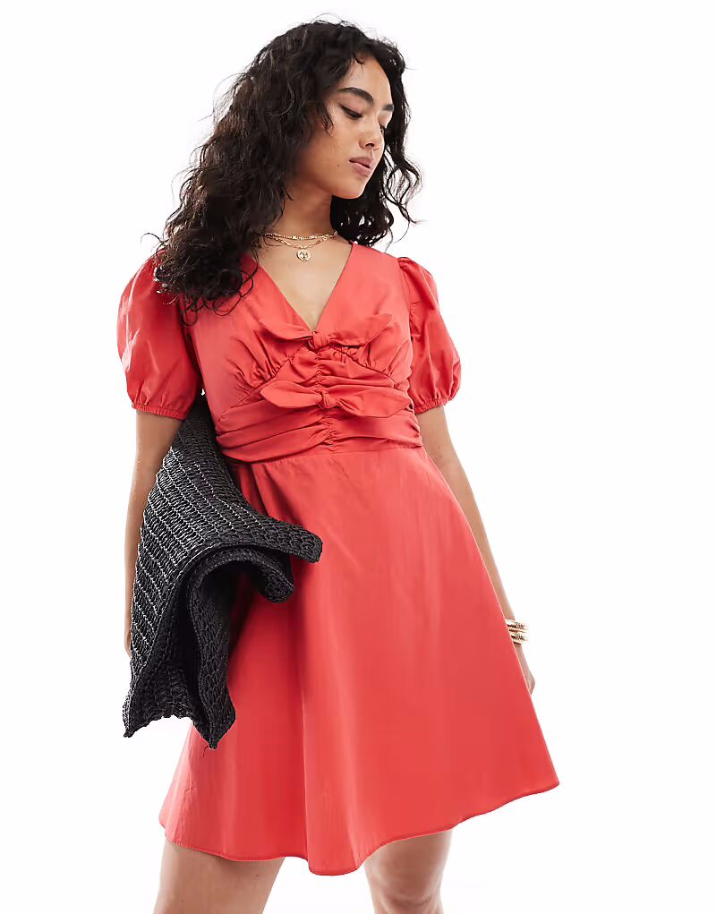 Мини-платье New Look с двойным бантом красного цвета
Мини-платье New Look с двойным бантом красного цвета