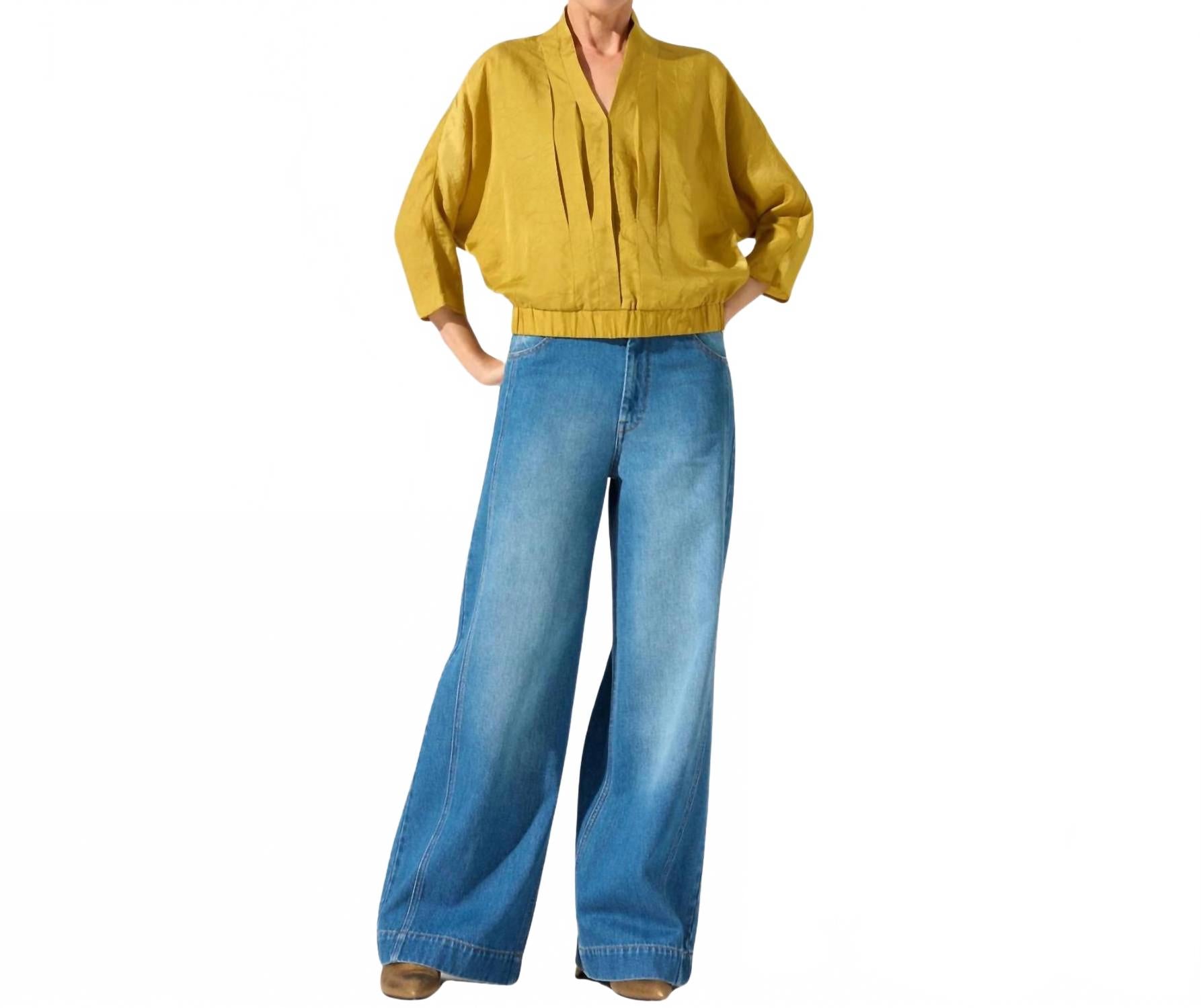 Желтый топ с V-образным вырезом Cotelac
Желтый топ с V-образным вырезом Cotelac