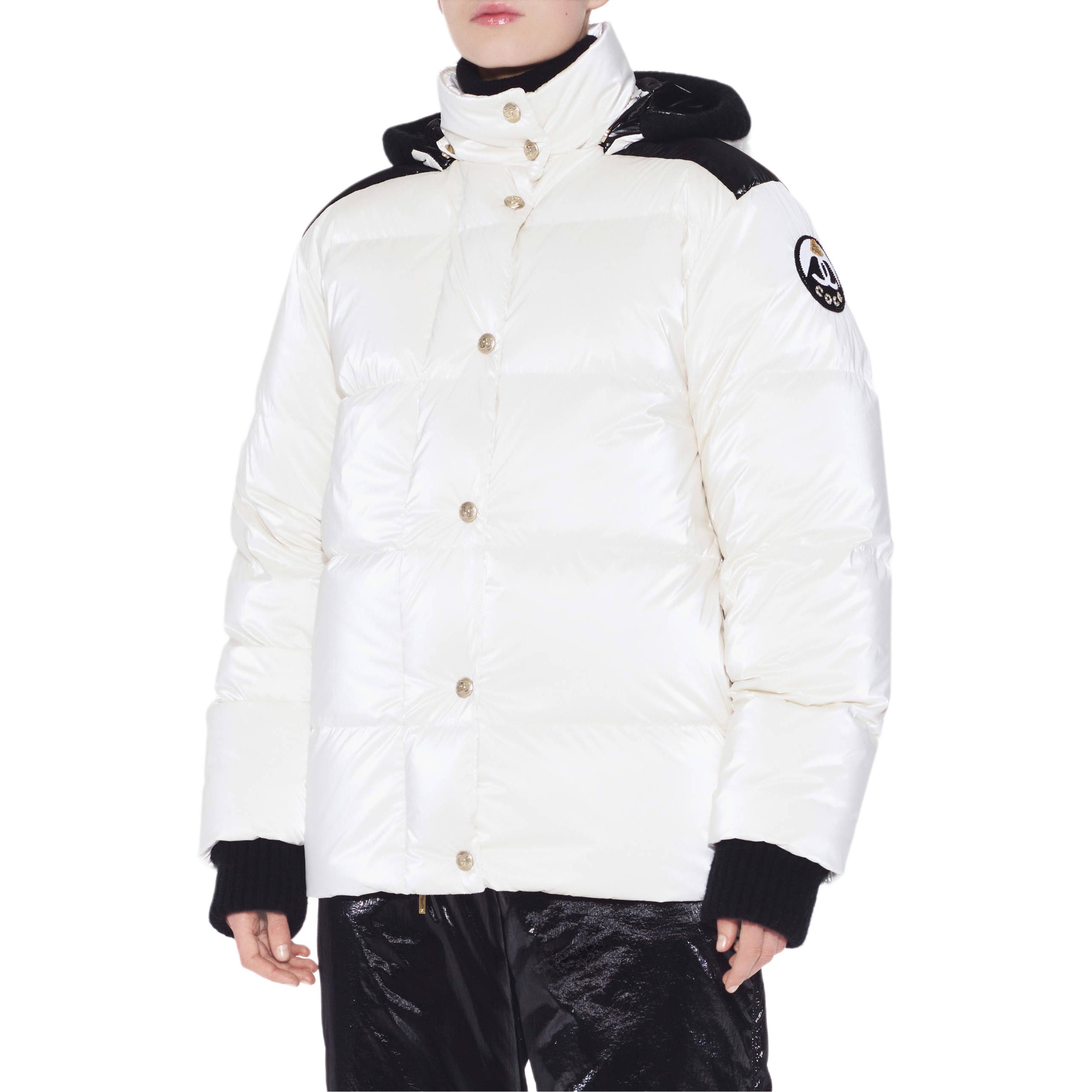 CHANEL Пуховик Women's Black/White с капюшоном Moderate
CHANEL Пуховик Women's Black/White с капюшоном Moderate