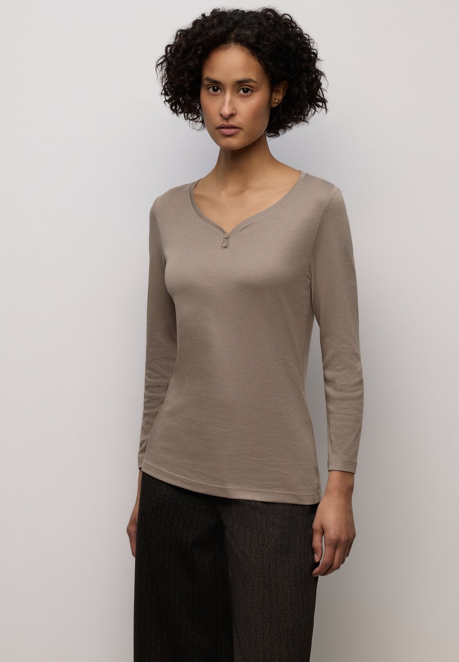 Топ Street One MIT KNOPFDETAIL, Braun/Beige
Топ Street One MIT KNOPFDETAIL, Braun/Beige