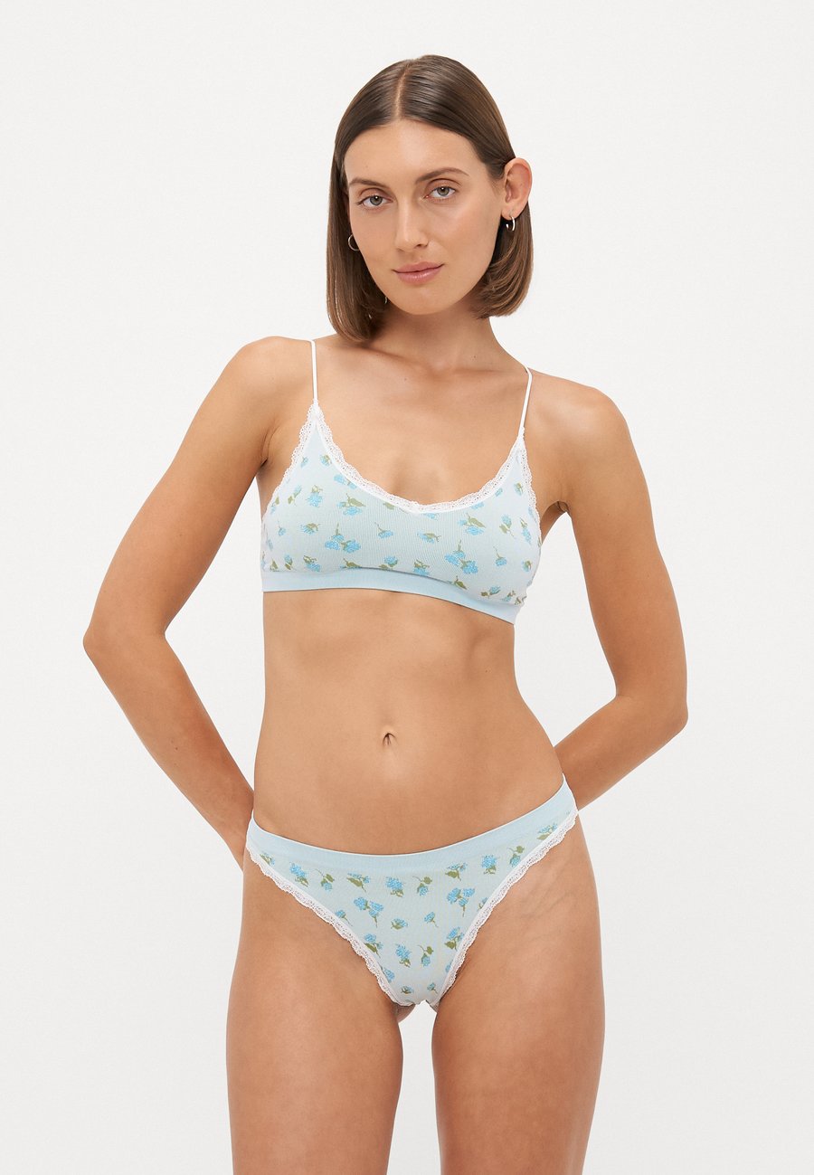 Трусы ONLY ONLHOLLY PATTERN THONG 2 PACK, Ballad Blue/Blue/Light Blue
Трусы ONLY ONLHOLLY PATTERN THONG 2 PACK, Ballad Blue/Blue/Light Blue