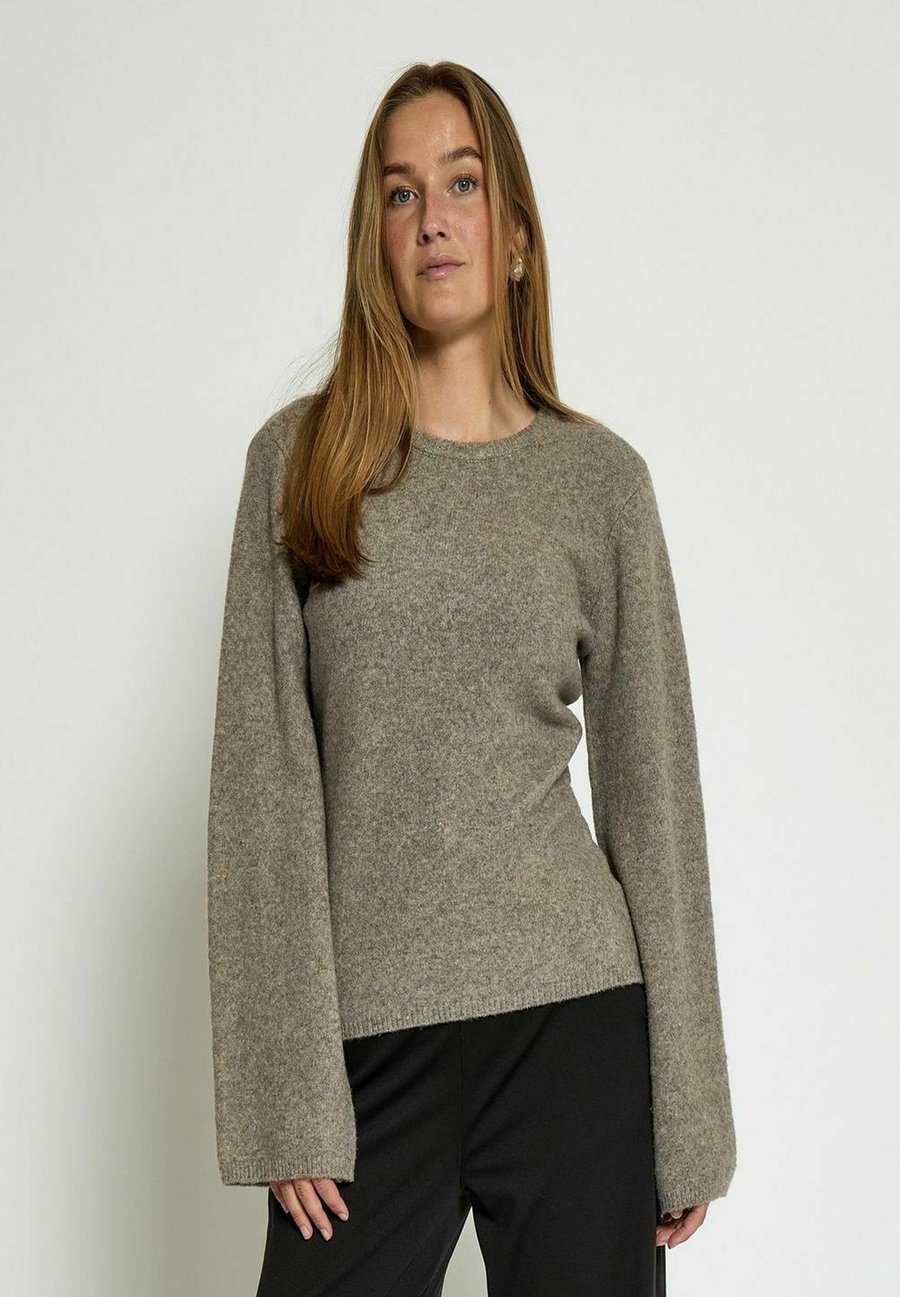 Джемпер Desires Jumper, M Walnut Melange/Grey
Джемпер Desires Jumper, M Walnut Melange/Grey