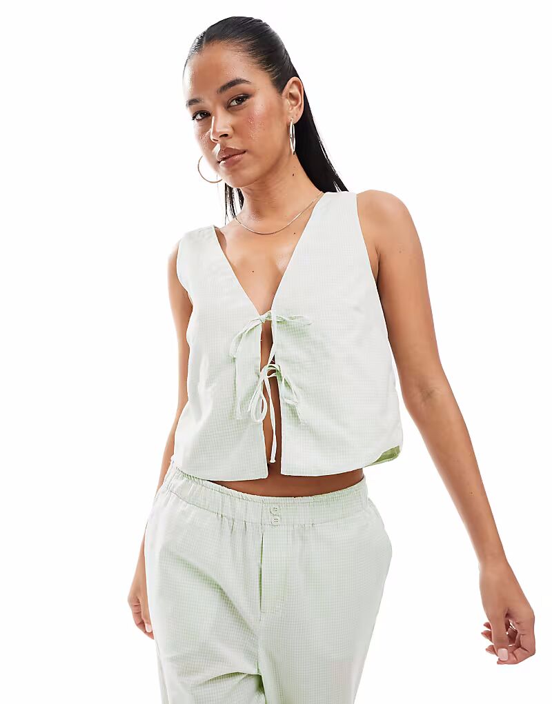 ONLY галстук спереди и сверху в зеленую клетку
ONLY галстук спереди и сверху в зеленую клетку