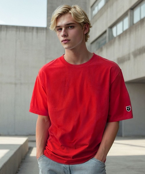 Футболка хлопковая однотонная с коротким рукавом, стандартный крой, с эмблемой NEWTRAL, красный
Футболка хлопковая однотонная с коротким рукавом, стандартный крой, с эмблемой NEWTRAL, красный