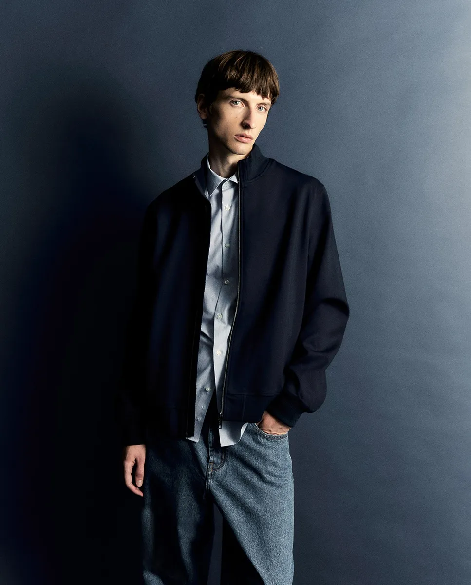 Эластичная кожаная куртка-бомбер Sfera, темно-синий
Эластичная кожаная куртка-бомбер Sfera, темно-синий