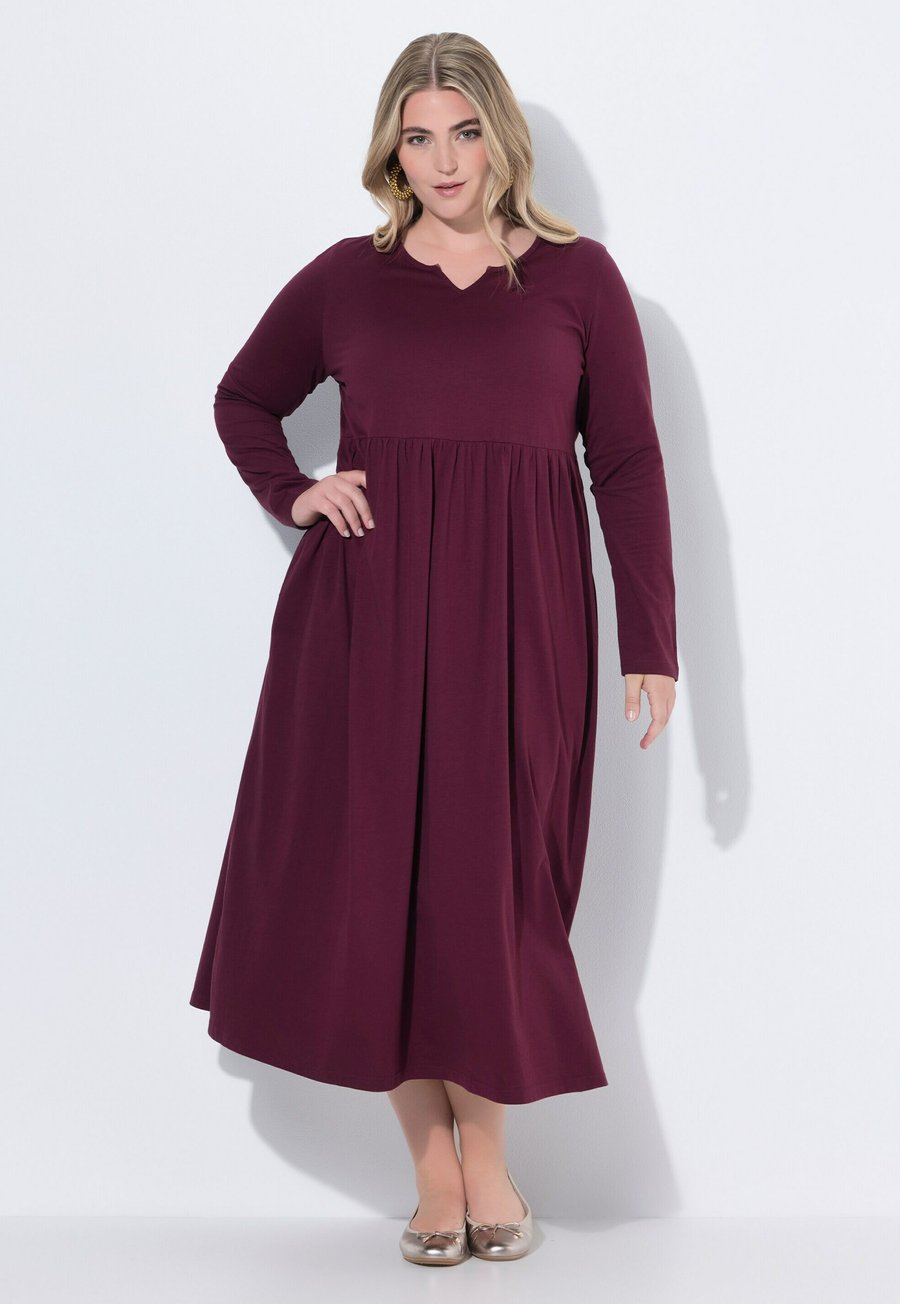 Платье Ulla Popken MIT AUSSCHNITT LANGARM, Dark Claret/Berry
Платье Ulla Popken MIT AUSSCHNITT LANGARM, Dark Claret/Berry