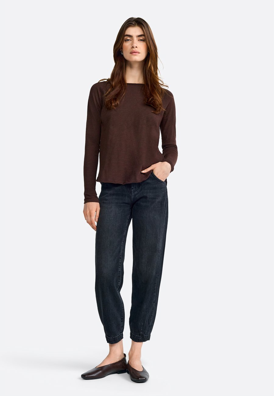 Топ Rich & Royal Long sleeved top, Dark Chocolate/Brown
Топ Rich & Royal Long sleeved top, Dark Chocolate/Brown