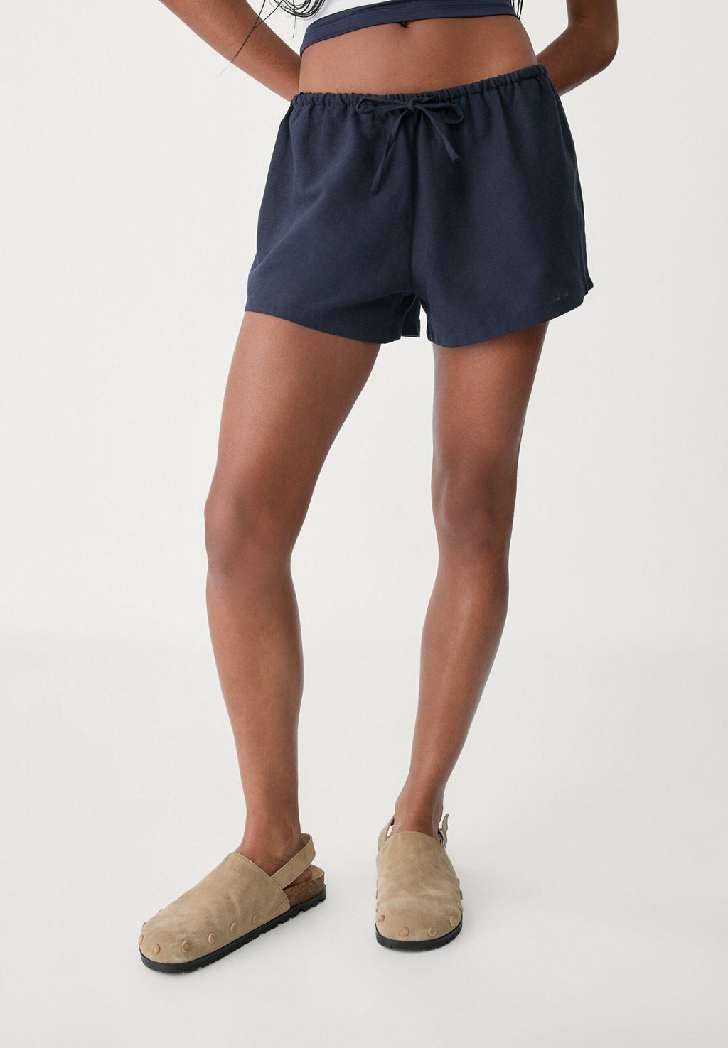 Шорты Stradivarius, темно-синий
Шорты Stradivarius, темно-синий