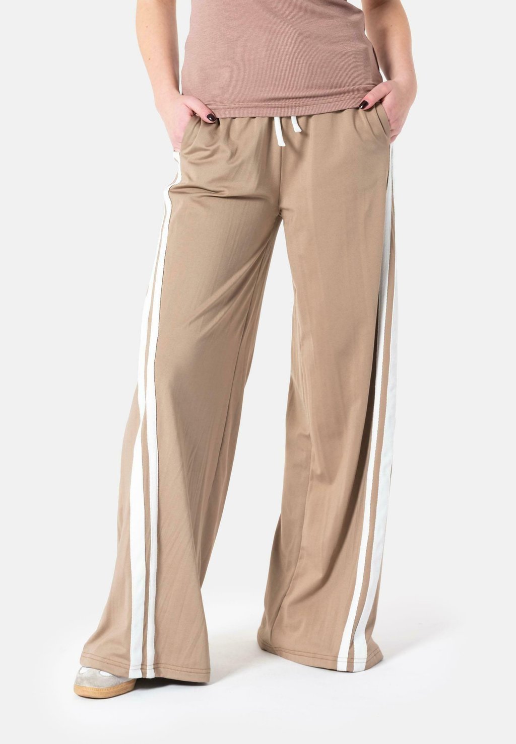 Спортивные штаны Elias Rumelis, коричневый
Спортивные штаны Elias Rumelis, коричневый