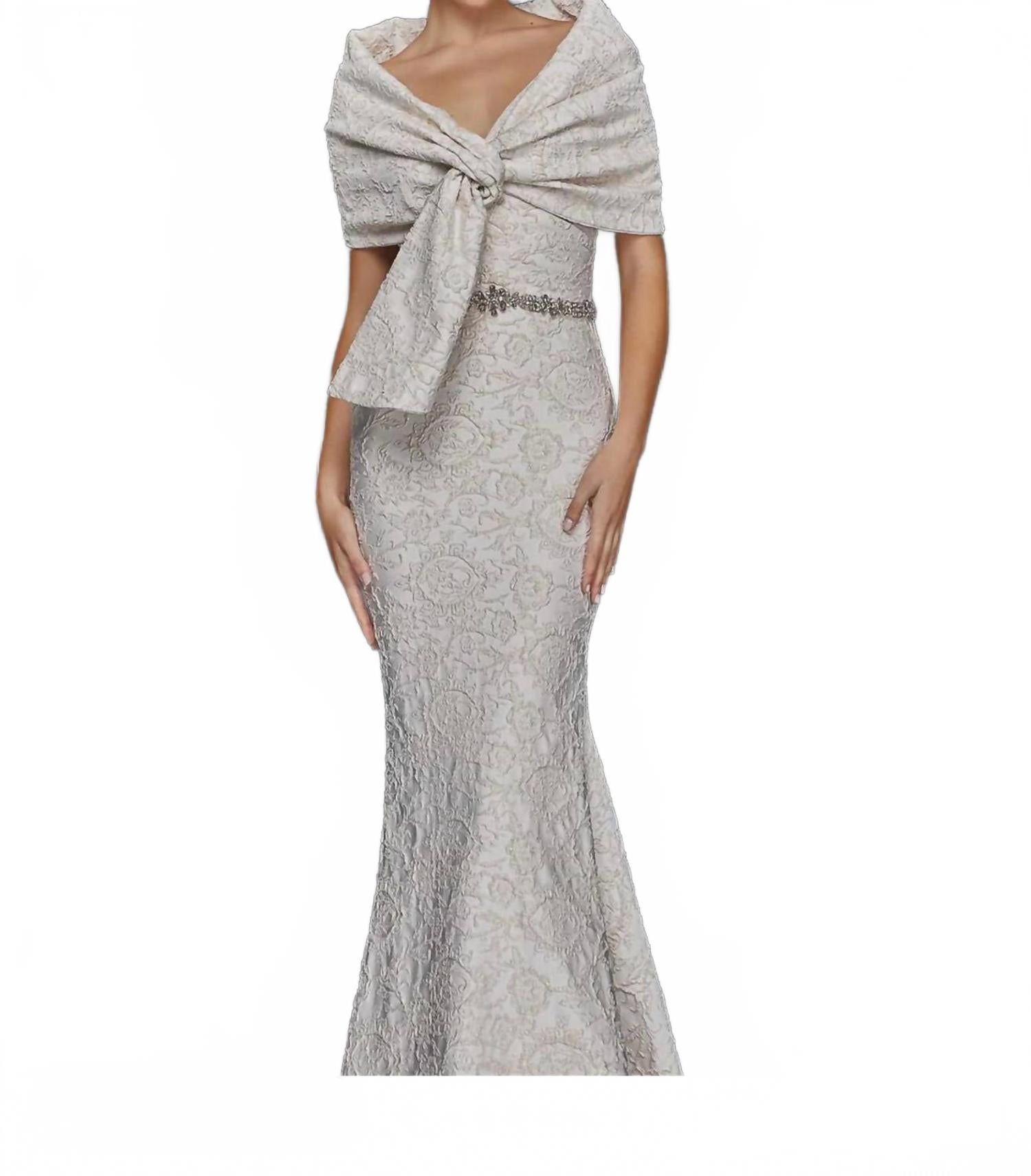 Платье с открытыми плечами и накидкой цвета шампанского Terani Couture, Champagne
Платье с открытыми плечами и накидкой цвета шампанского Terani Couture, Champagne
