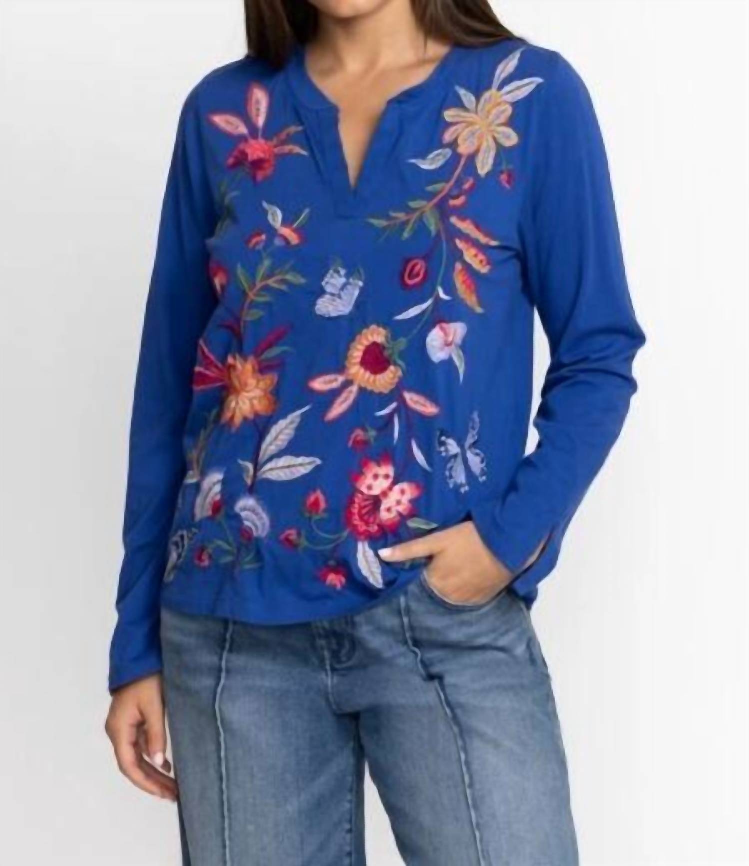 Футболка Sandra Split в синем цвете Johnny Was
Футболка Sandra Split в синем цвете Johnny Was