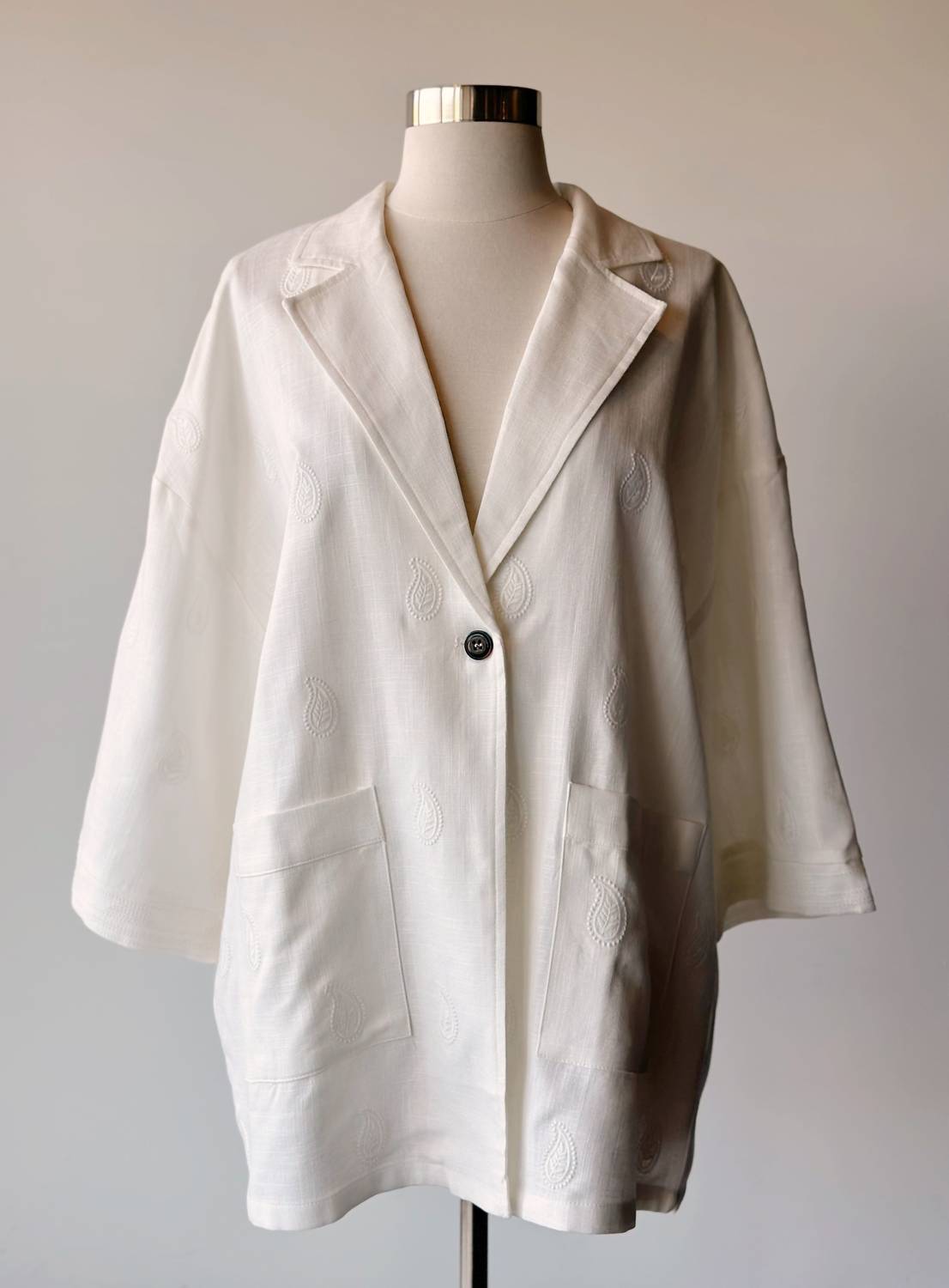 Карлен куртка в цвете офф-уайт Jacquie The Label, кремовый
Карлен куртка в цвете офф-уайт Jacquie The Label, кремовый