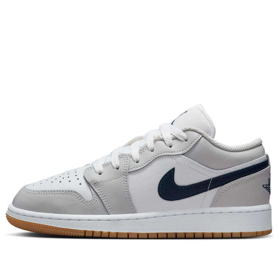 Кроссовки (GS) Air Jordan 1 Low 'White Neutral Grey Gum Midnight Navy', белый
Кроссовки (GS) Air Jordan 1 Low 'White Neutral Grey Gum Midnight Navy', белый